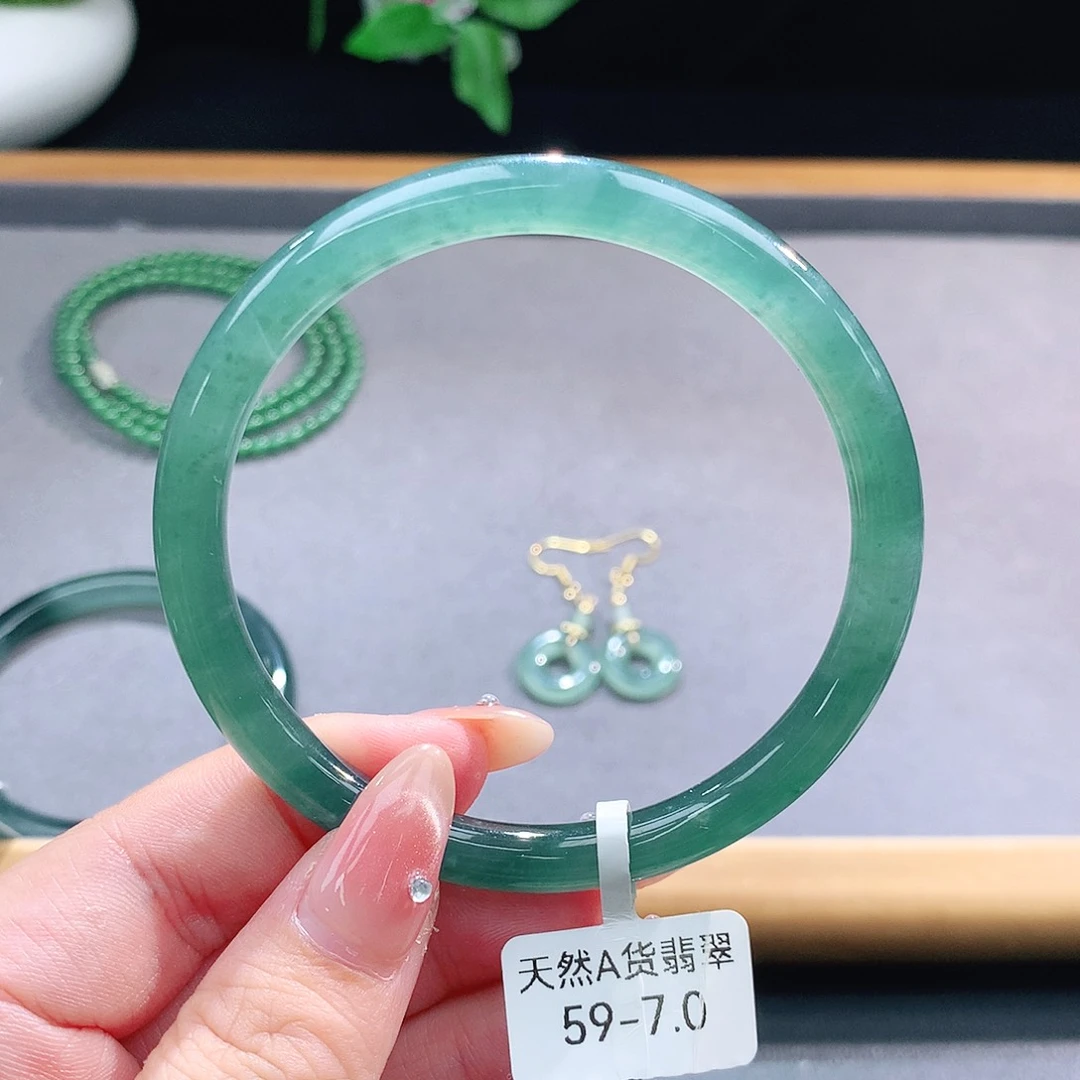 未镶嵌手镯（圆镯）翡翠