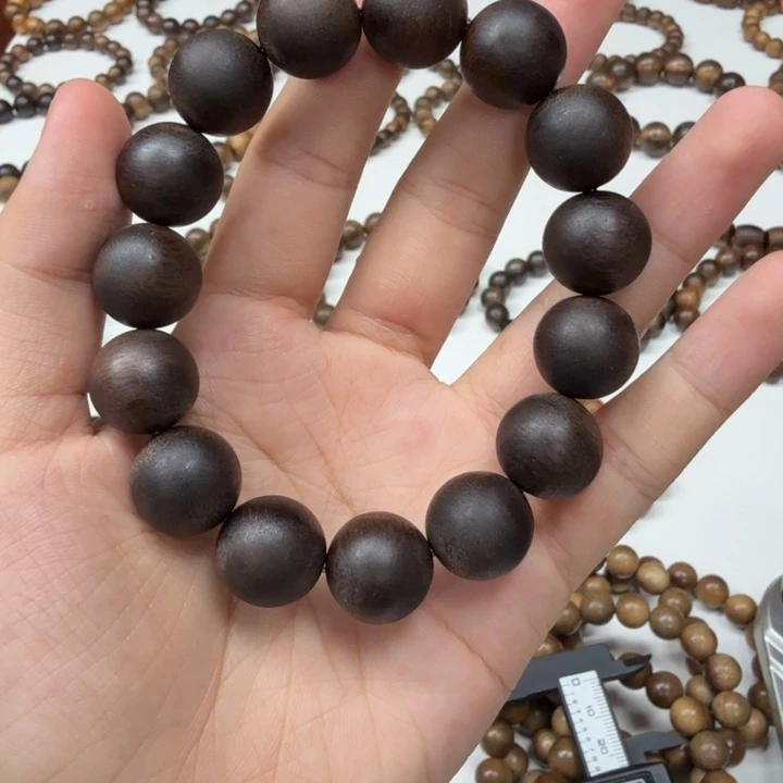 沉香碎屑沉香海南沉水黑棋1.4大➕碎屑多样性发一