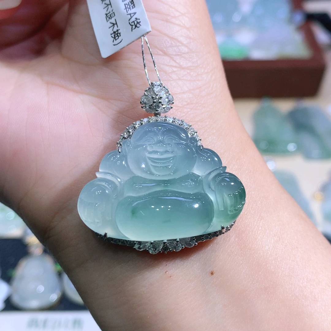 翡翠18K金镶嵌颈饰翡翠