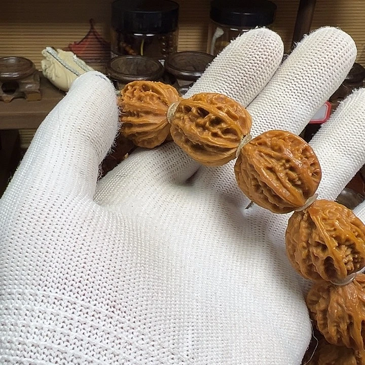 文玩核桃吊坠龙脊八棱