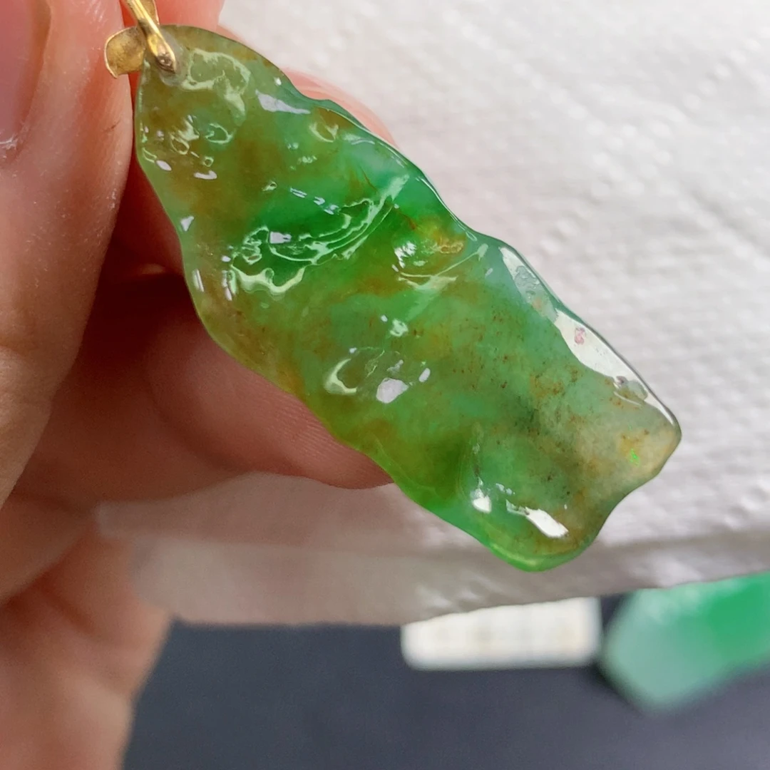 【闪购商品】颈饰18K金镶嵌翡翠