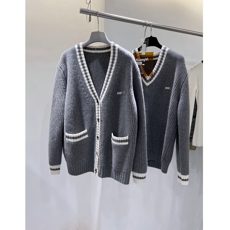 309#灰白撞色开衫+V领毛衣