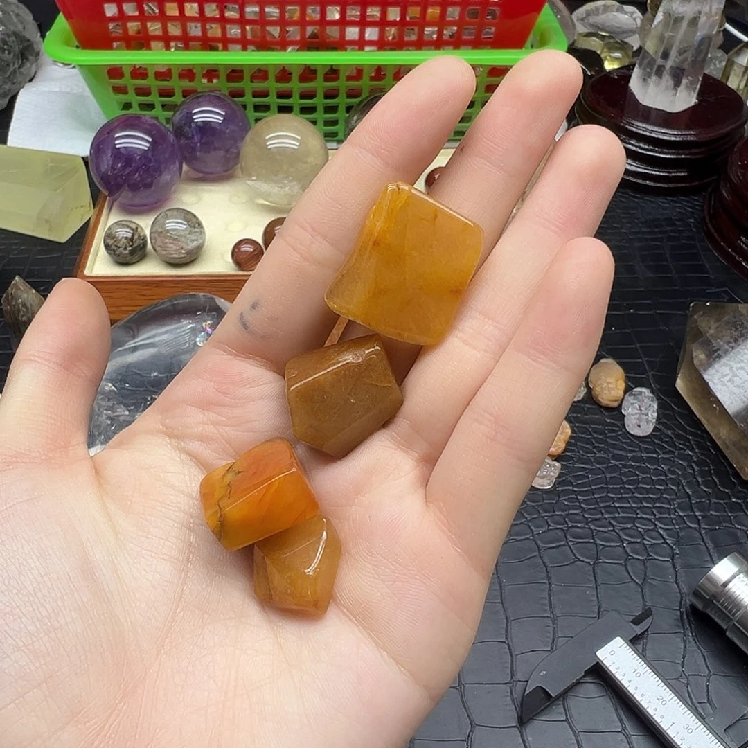 珠宝半成品水晶未镶嵌64水晶