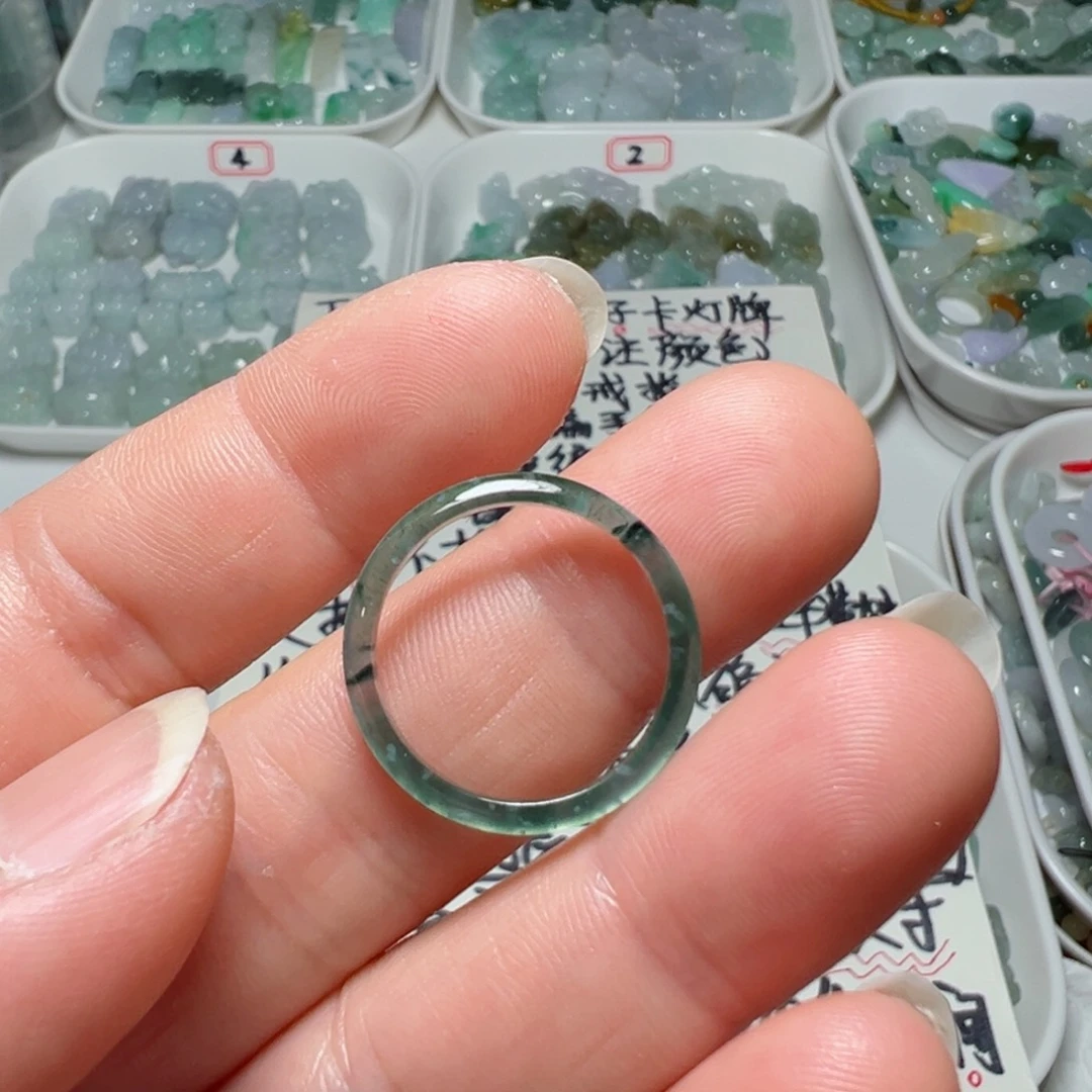 翡翠颈饰未镶嵌小***潇戒圈一个直径19.5