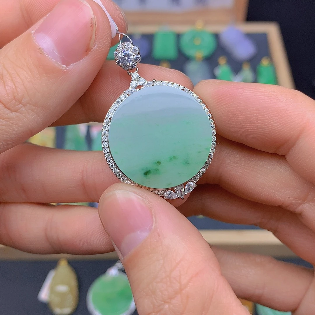 翡翠颈饰未镶嵌翡翠