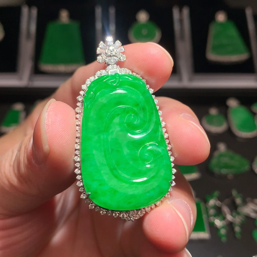 翡翠颈饰18K金镶嵌翡翠