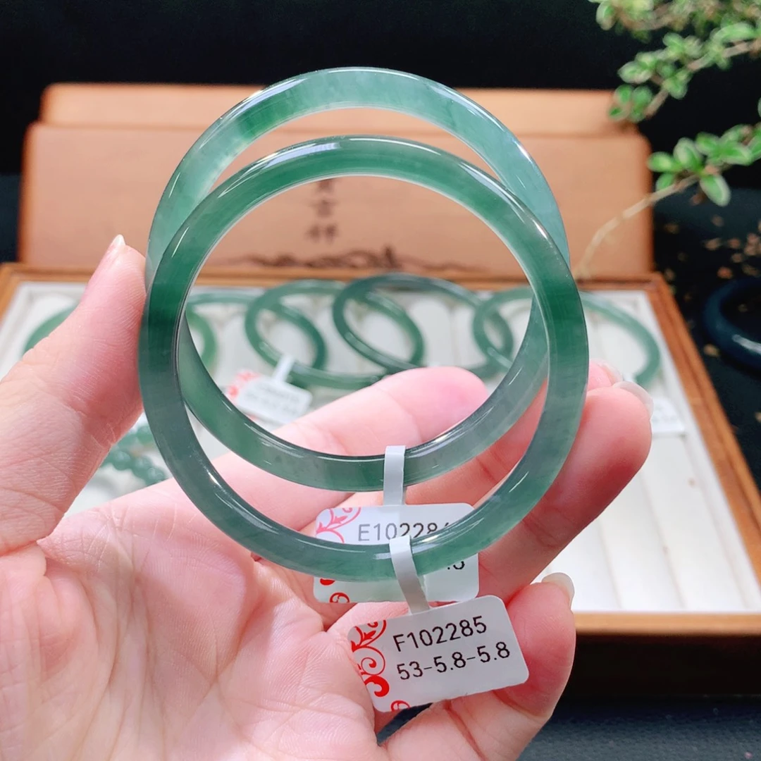 翡翠手镯（圆镯）未镶嵌
