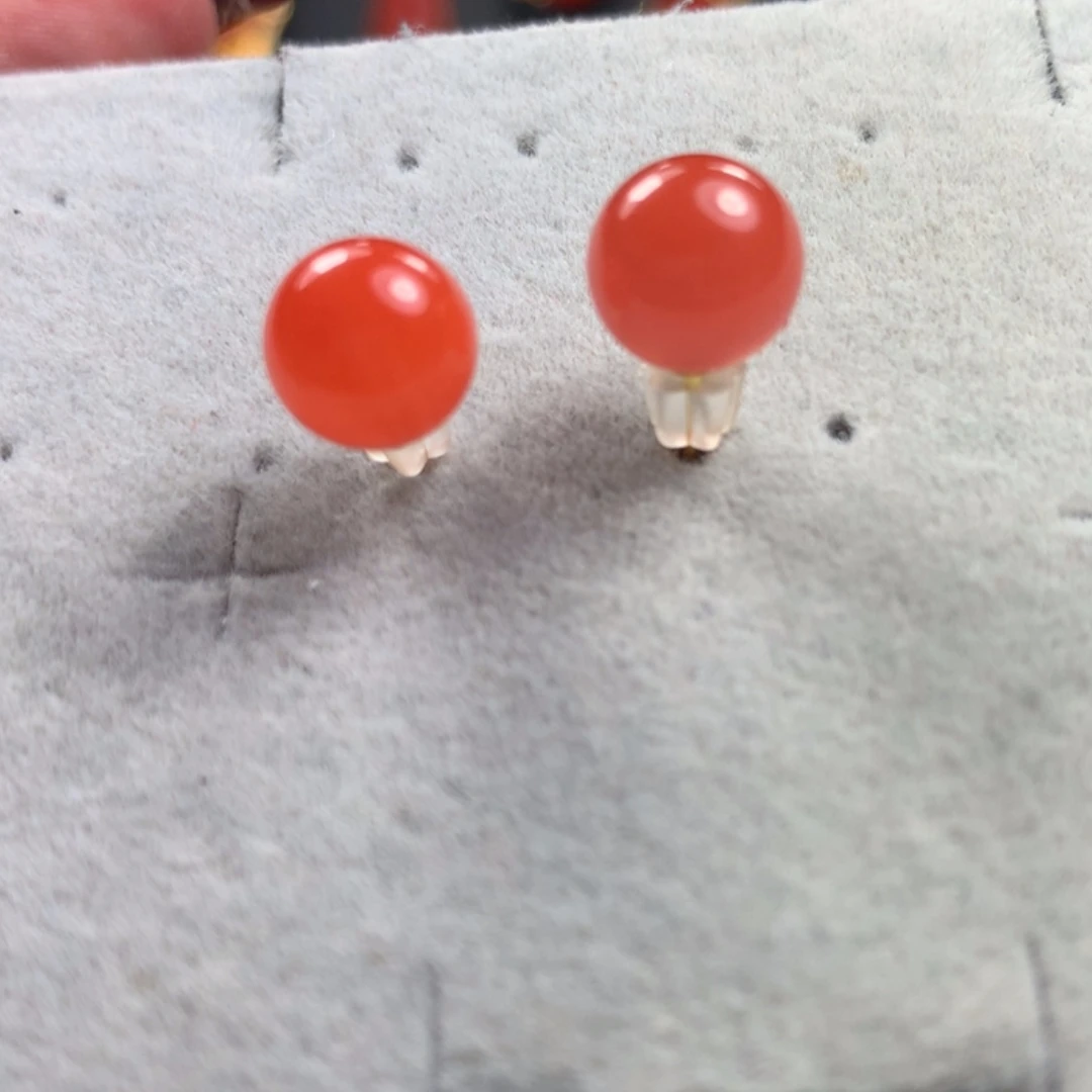 【闪购商品】18K金镶嵌耳钉南红玛瑙
