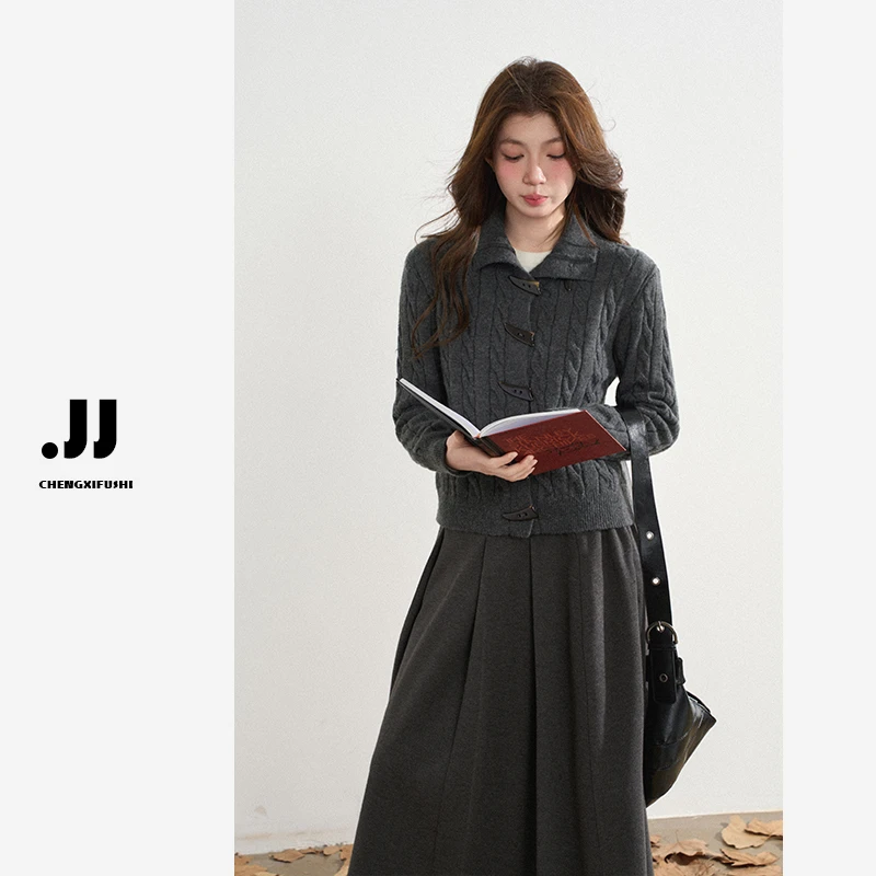 H1552【迷雾之下】秋冬巨好看灰色软糯翻领牛角扣设计感针织开衫女