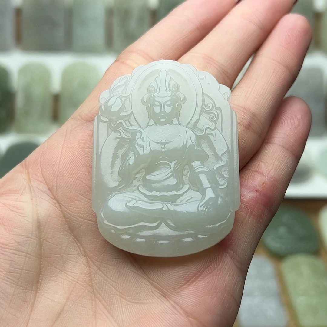 旦***措和田玉未镶嵌颈饰