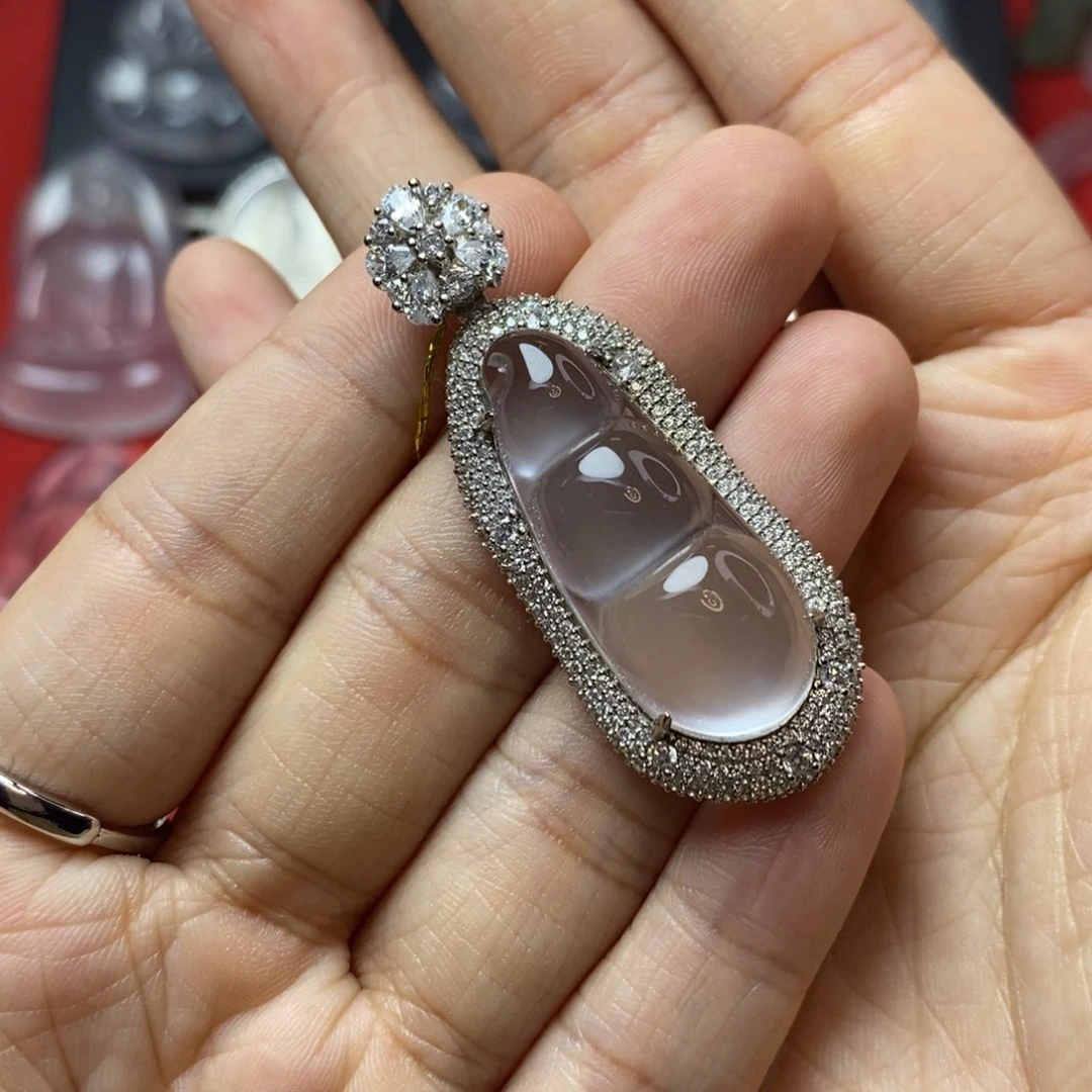 石英质玉合金吊坠