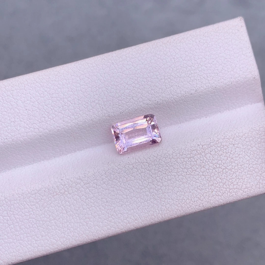 绿柱石（摩根石）裸石1.57克拉樱花粉