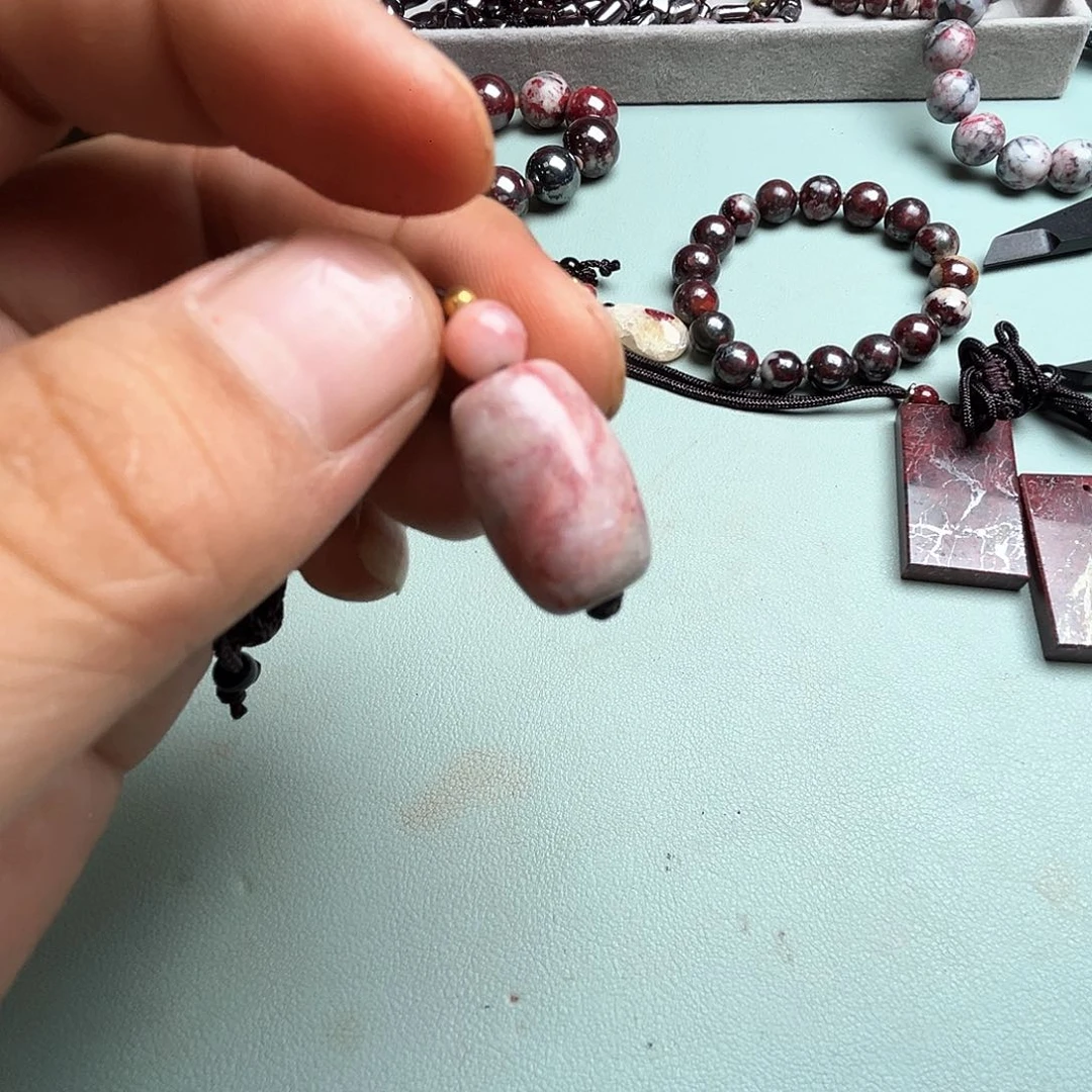 天然朱砂辰石吊坠