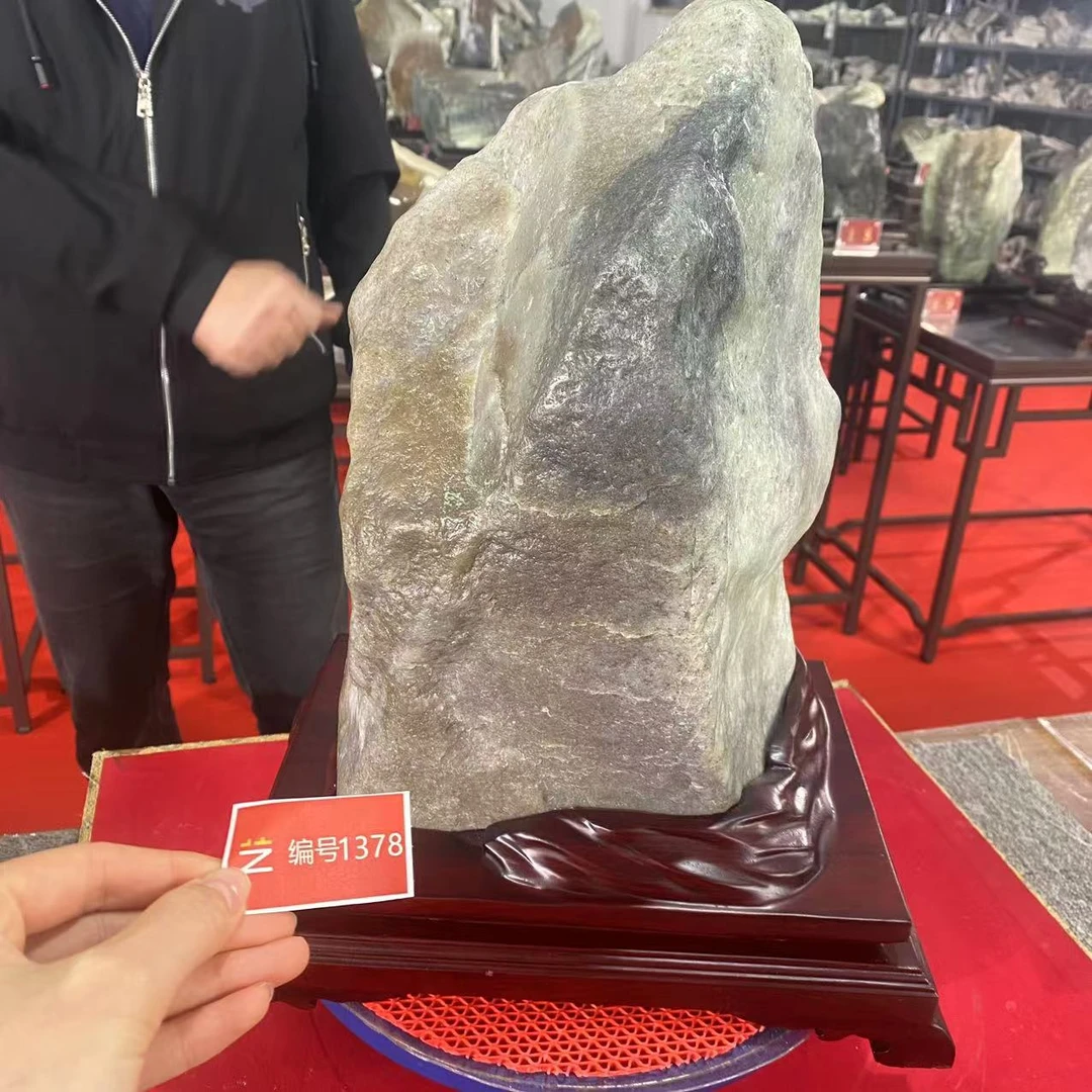 新疆玉料原石发一件带底座编号1378