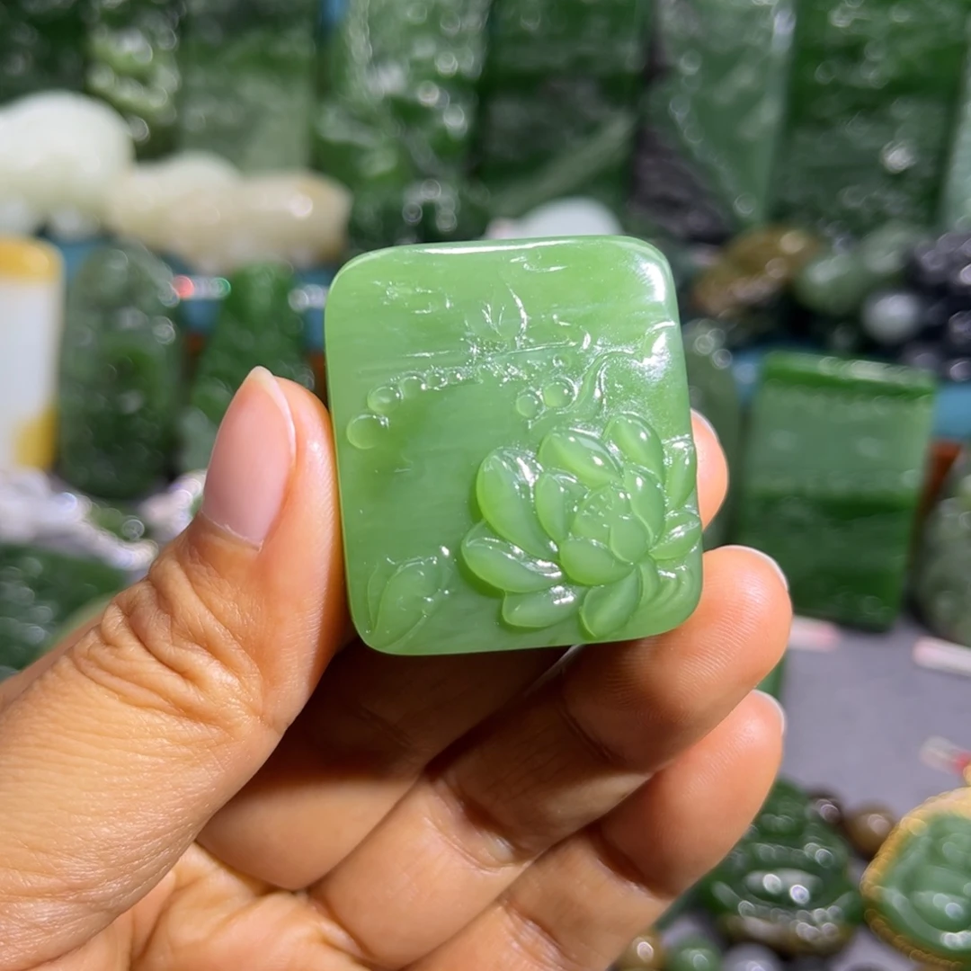 M***S和田玉未镶嵌颈饰