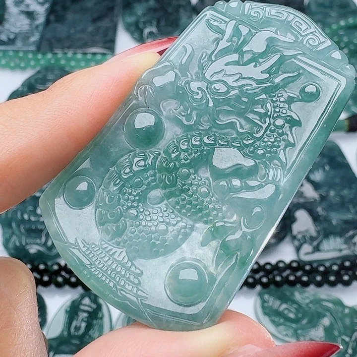 颈饰未镶嵌翡翠天然的A货翡翠多样性发其一