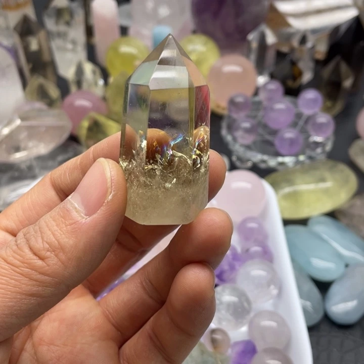 水晶22未镶嵌颜**?黄水晶