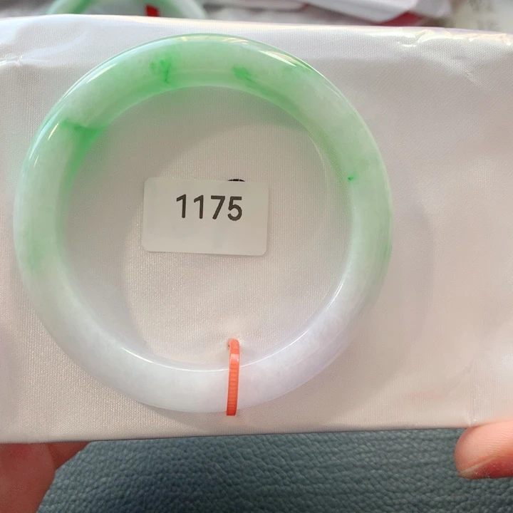 翡翠手镯未镶嵌天然翡翠手镯