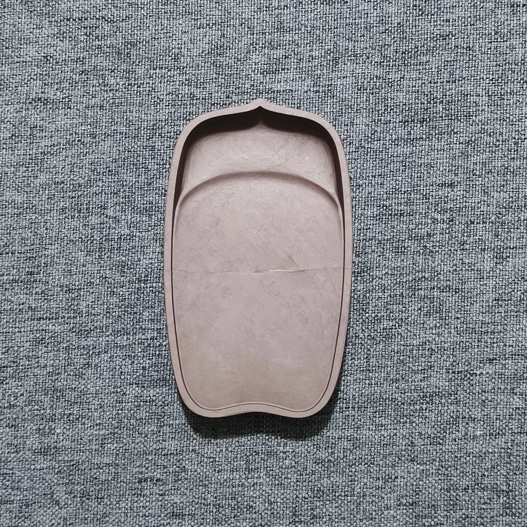 老坑洮砚，喇嘛崖老坑鸊鷉血莲瓣砚，尺寸10.5*6.2*1.6厘米