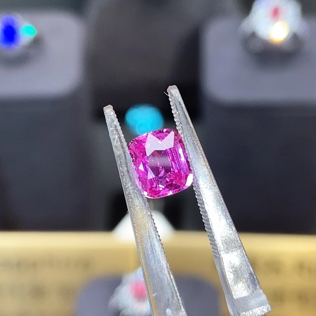 彩色蓝宝石戒指18K金镶嵌1.52克拉