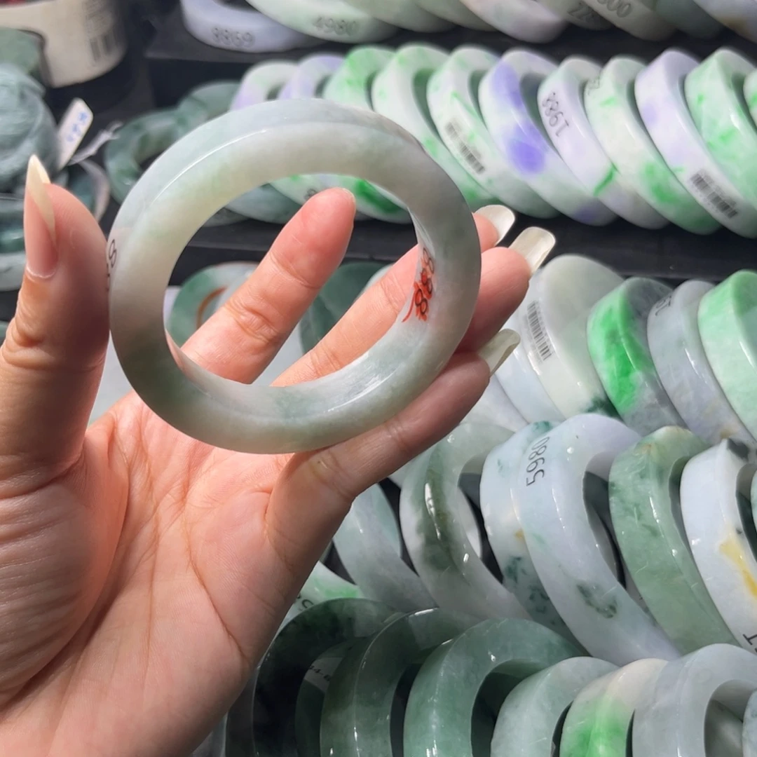 未镶嵌翡翠手镯定制翡翠
