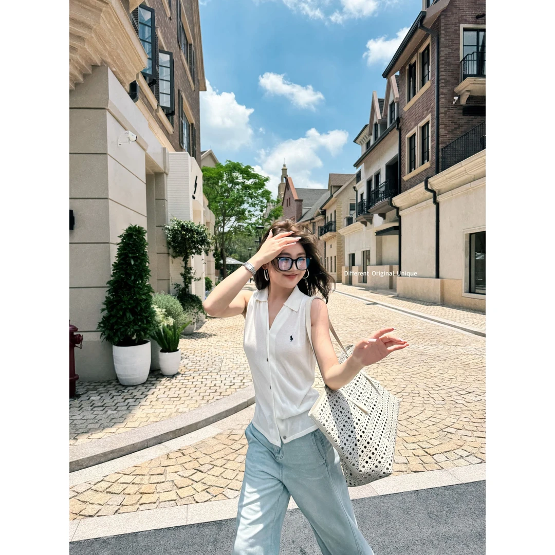 DOU×【夏日松弛】夏季新款设计感简约翻领刺绣小马修身显瘦无袖