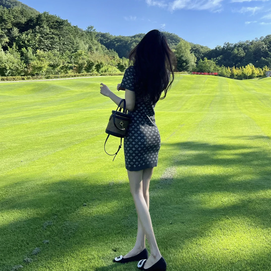 灰色连衣裙印花撞色设计感翻领显瘦针织连衣裙气质时尚黑色夏季