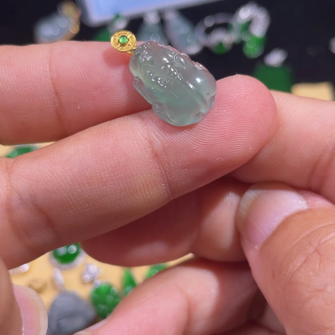 翡翠18K金镶嵌颈饰翡翠