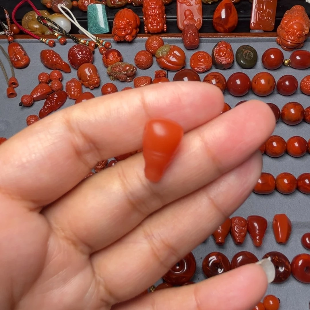 南红玛瑙配饰未镶嵌?**儿三通