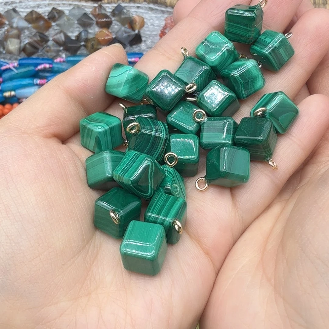 未镶嵌珠宝半成品水晶10m孔雀对角一颗