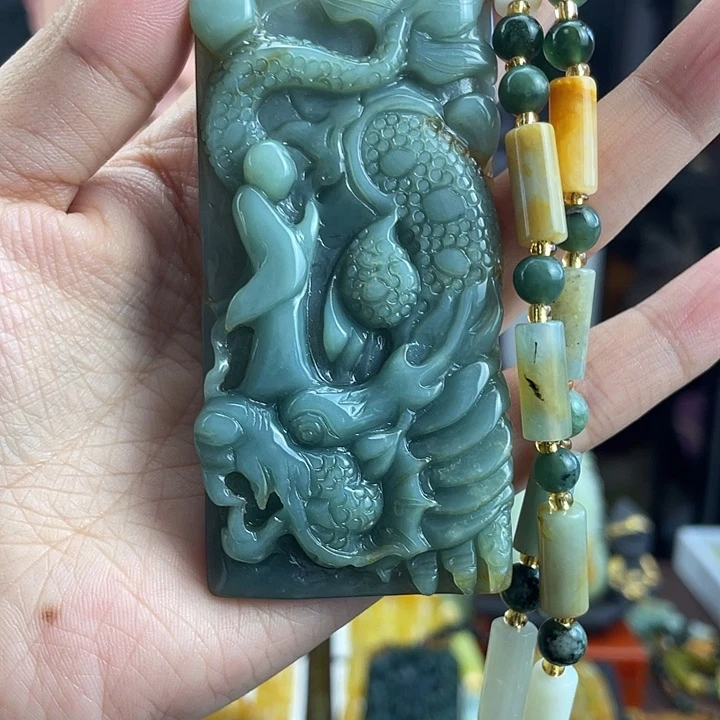 蛇纹石玉未镶嵌颈饰