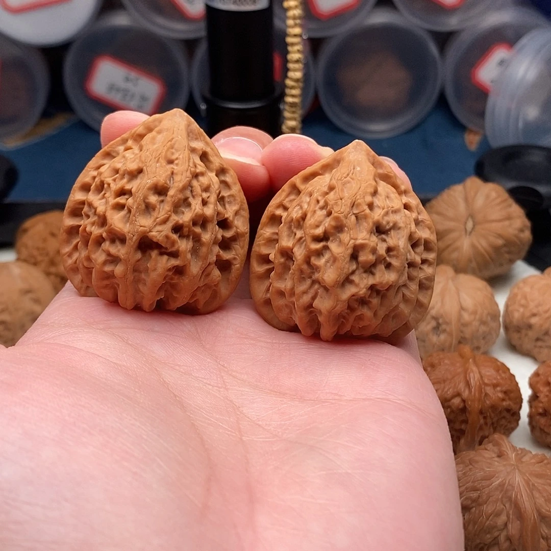 偷***气39尺寸金牛文玩核桃