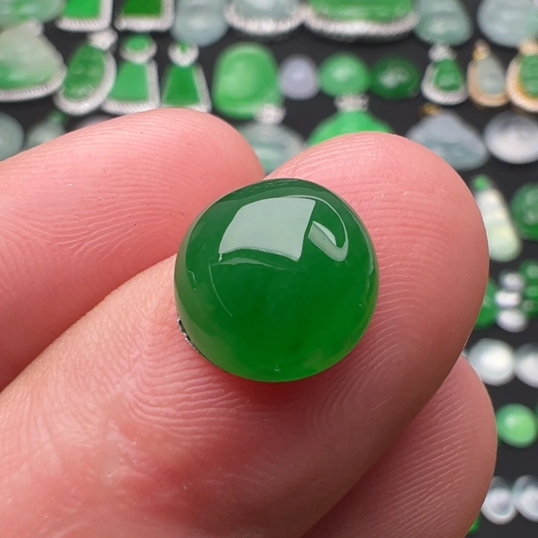 翡翠颈饰未镶嵌蛋面10.7