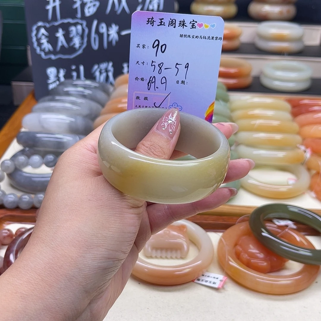 石英质玉未镶嵌手镯