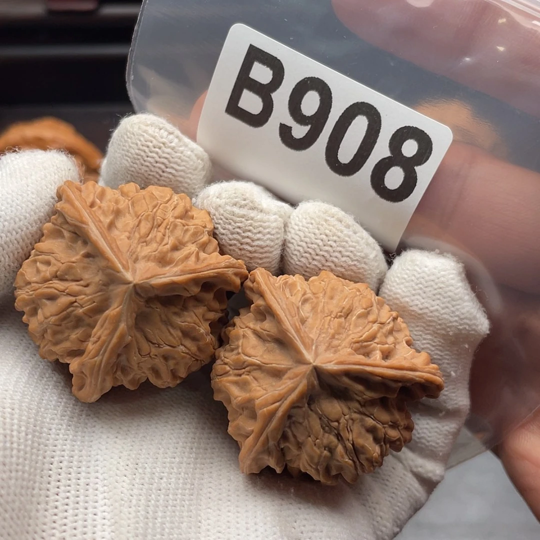 【闪购商品】文玩核桃吊坠B908三棱全品36