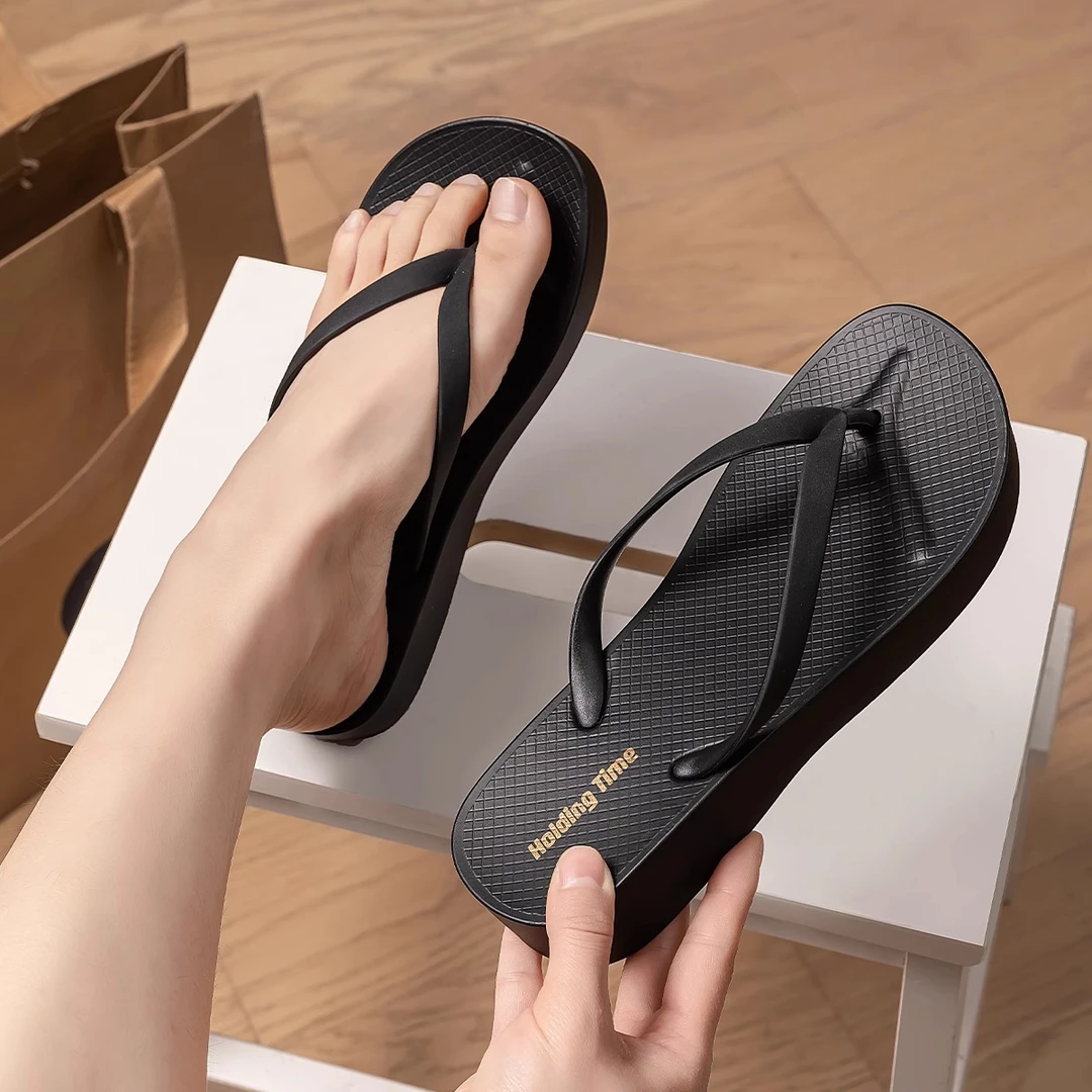 沙滩时尚逛街人字拖女士夏季2025新款厚底百搭简约外穿海边拖鞋女