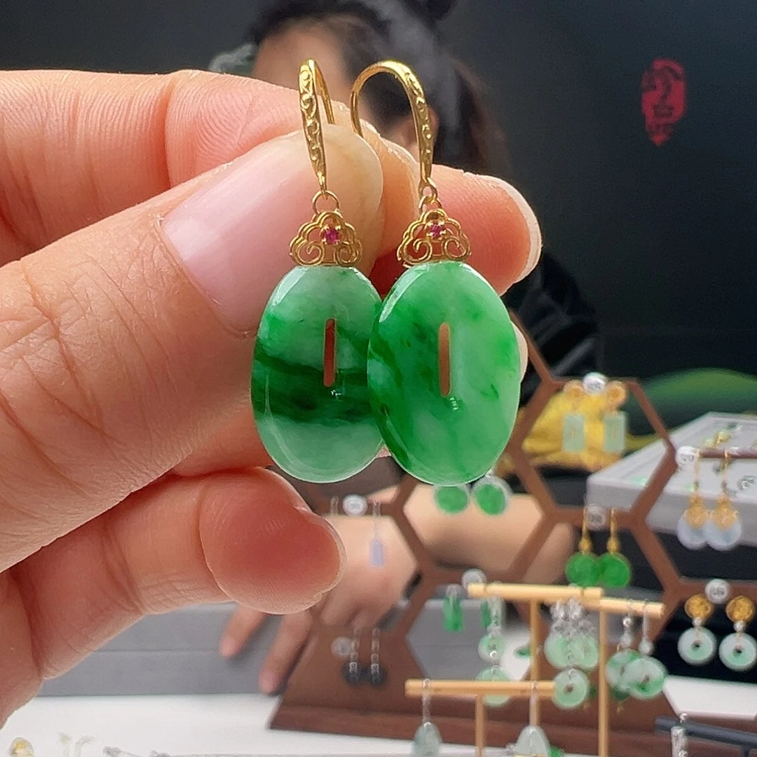 18K金镶嵌翡翠耳饰