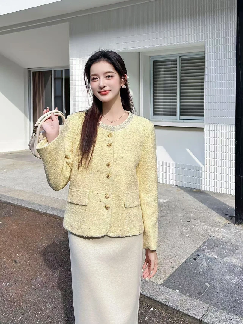 2025新款轻奢法式时尚薄款杏白黑单排扣短外套女装小香风外套2525