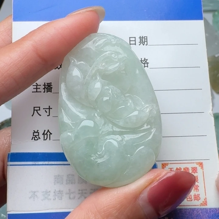 翡翠未镶嵌颈饰莲花
