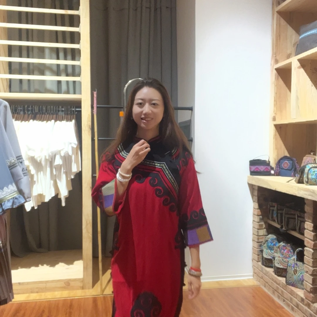 酒红色彝族风长连衣裙