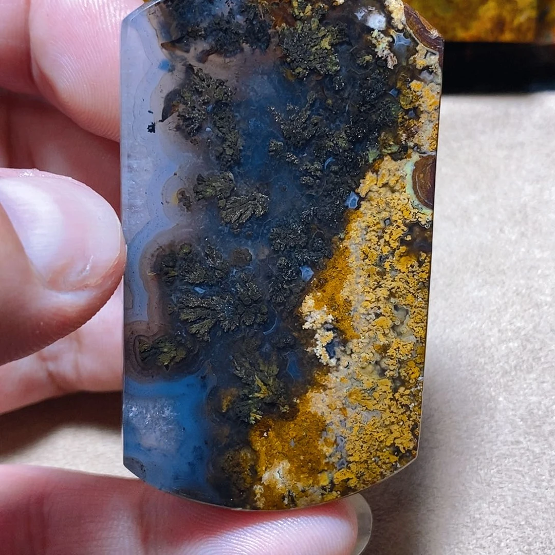 未镶嵌颈饰玛瑙/玉髓苏*