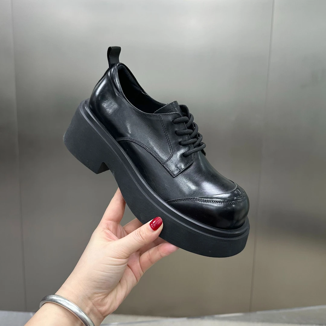 【左右华菲】5.5欧洲站潮流时尚厚底乐福鞋2025早春新款黑色小皮鞋