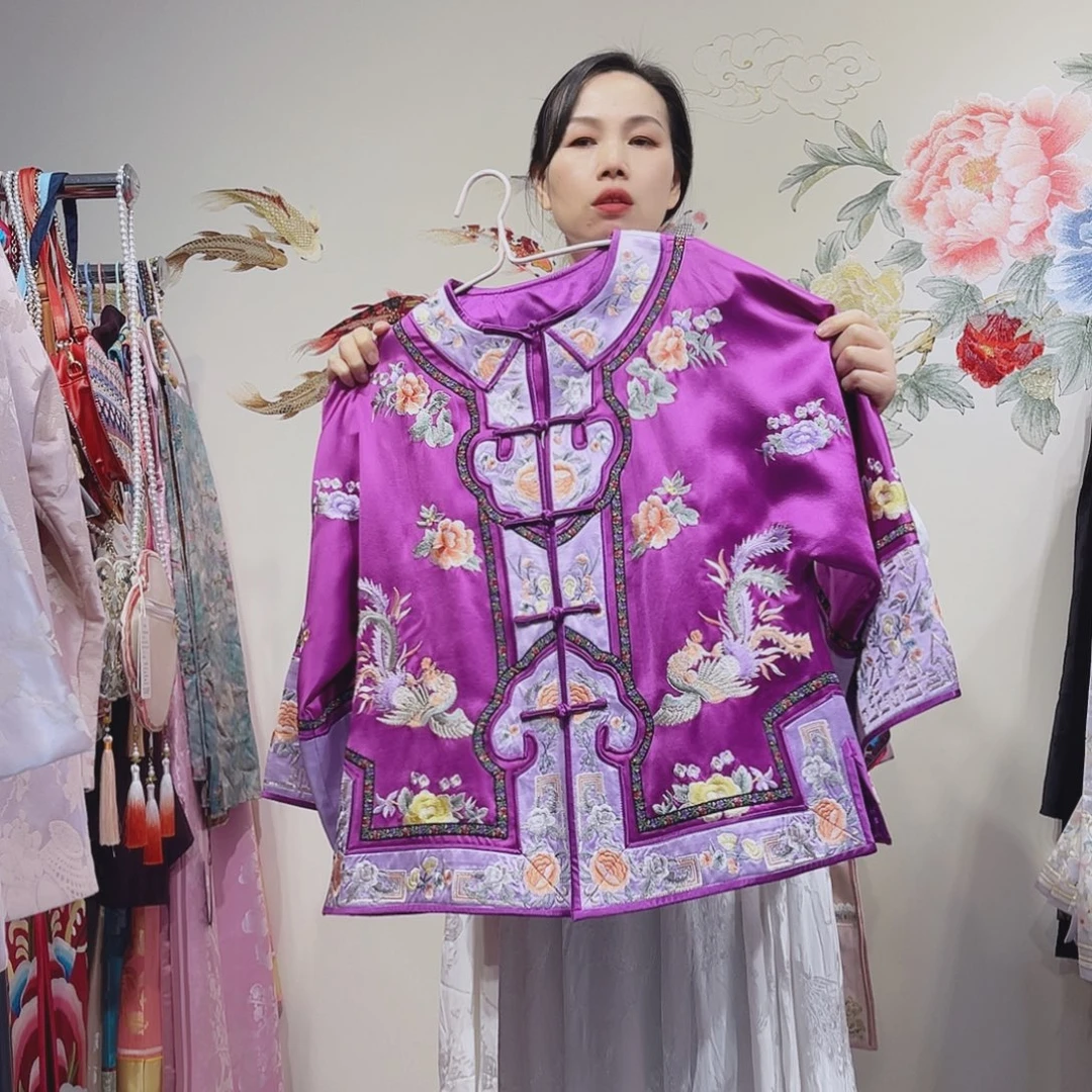 春秋款圆领一字盘扣前后满绣紫色太太服