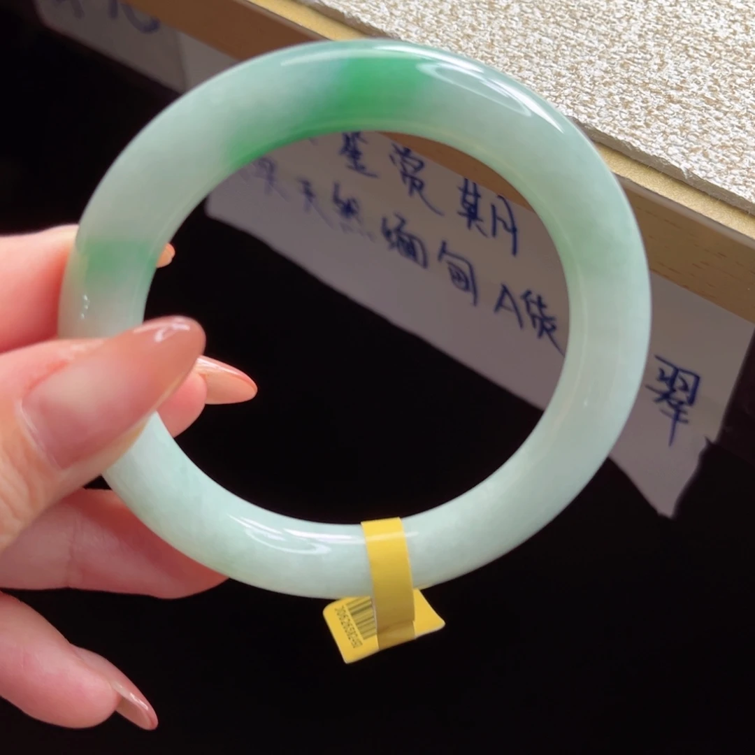 翡翠手镯未镶嵌手镯