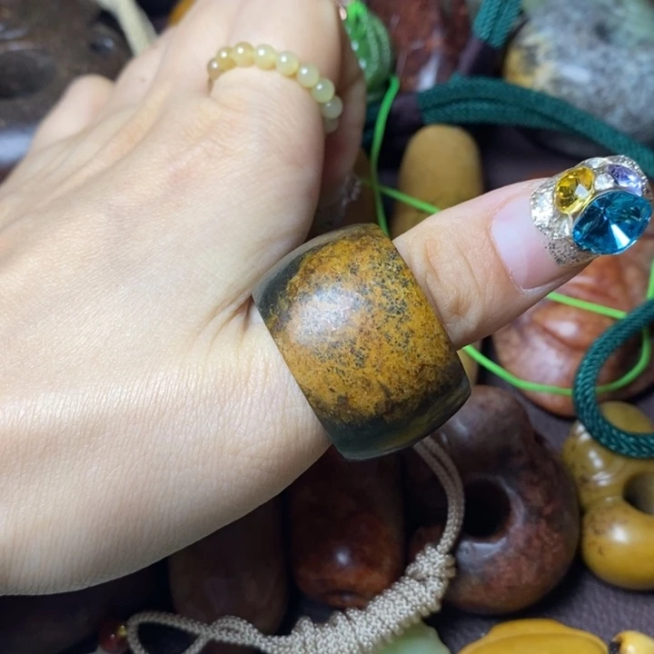 岫岩河磨玉（透闪石质玉）未镶嵌戒指