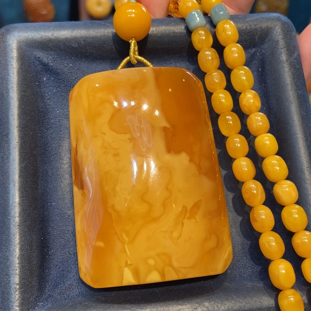 琥珀未镶嵌颈饰蜜蜡