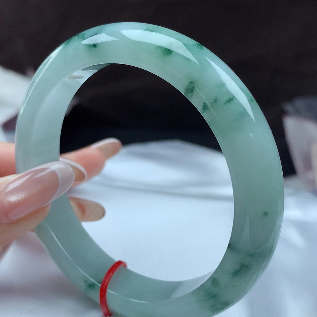 翡翠手镯未镶嵌黄**女89121，