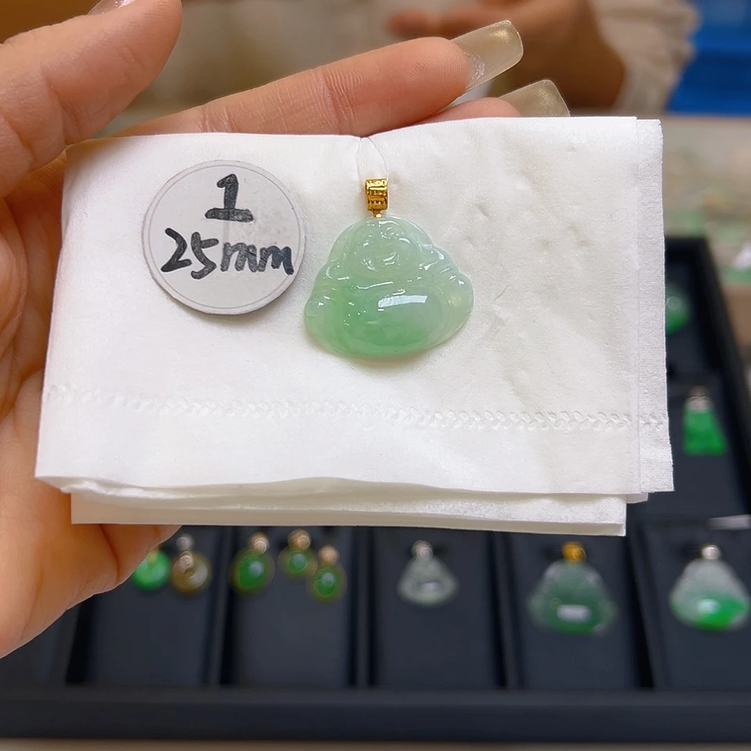 翡翠颈饰18K金镶嵌翡翠
