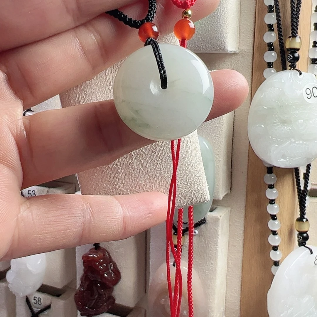 石英质玉未镶嵌颈饰