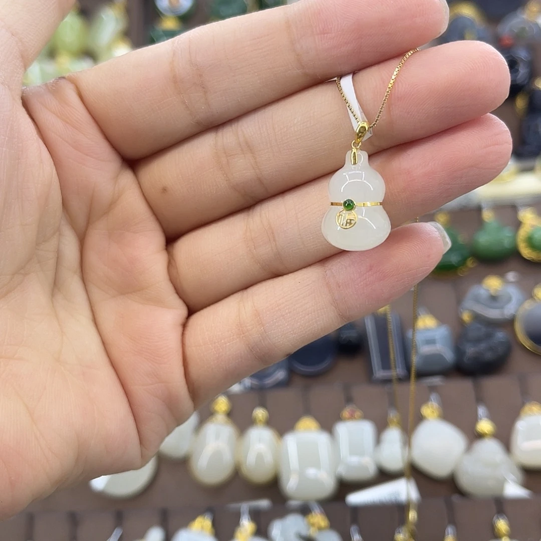 吊坠(赠链)18K金镶嵌和田玉